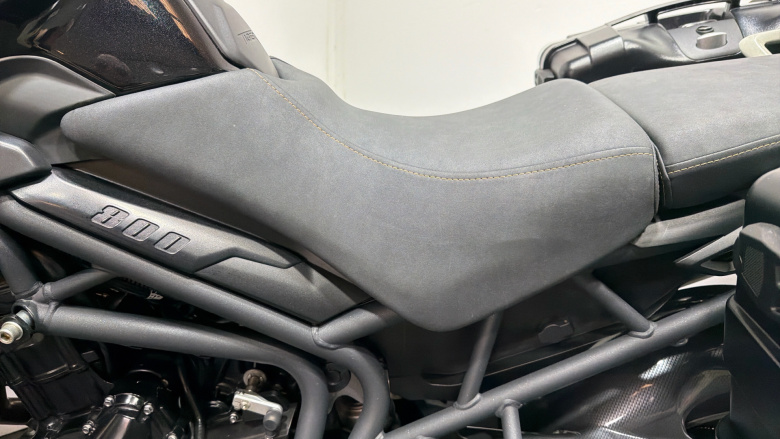 Triumph Tiger 800 (12MY)